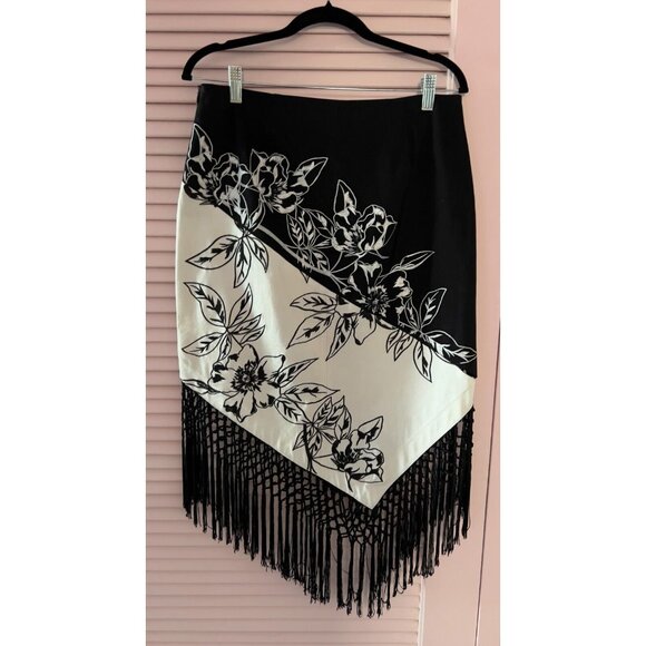 Vintage Caché ASYMMETRICAL Skirt Size 8 Black & White Fringe Floral Embroidery - Picture 2 of 16